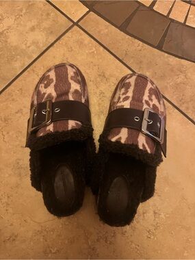 WeWoreWhat Brown & Cream Leopard Print Faux Fur Clog Mules with Buckle
